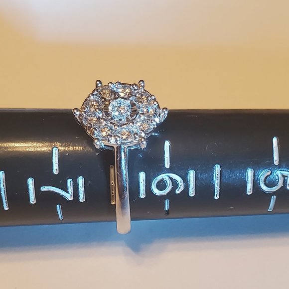 The brand new, beautiful design 14K white gold diamond ring - Picture 7 of 7